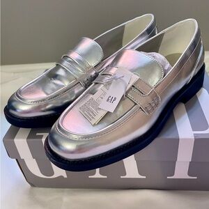 GAP Metallic Silver Loafers Size 7 Brand New